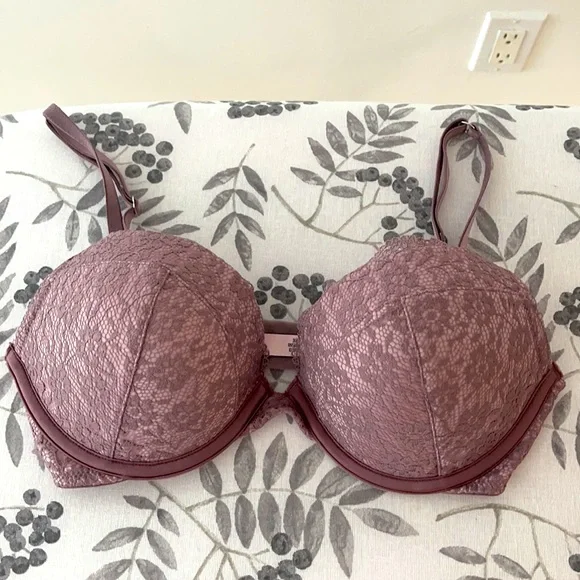 Victoria's Secret Push Up Bra Violet 32 D cup Lace - Picture 3 of 5